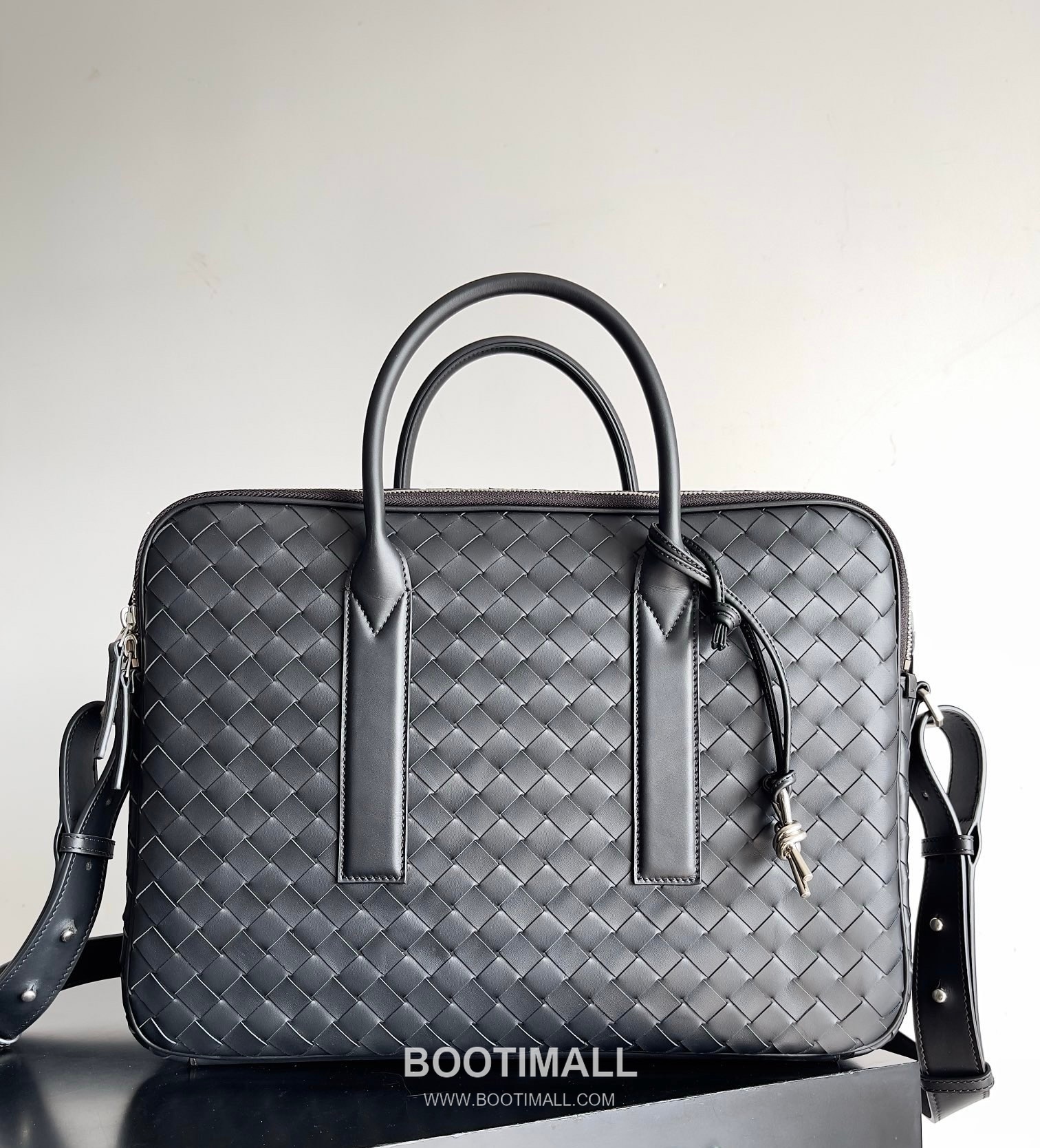 Bottega Veneta GetAway Calfskin Leather Black Dual Compartment Top Handle Crossbody Briefcase Bag 보테가베네타 겟어웨이 카프스킨 레더 블랙 더블 컴파트먼트 탑핸들 크로스바디 브리프케이스백 20191980 39cm 1