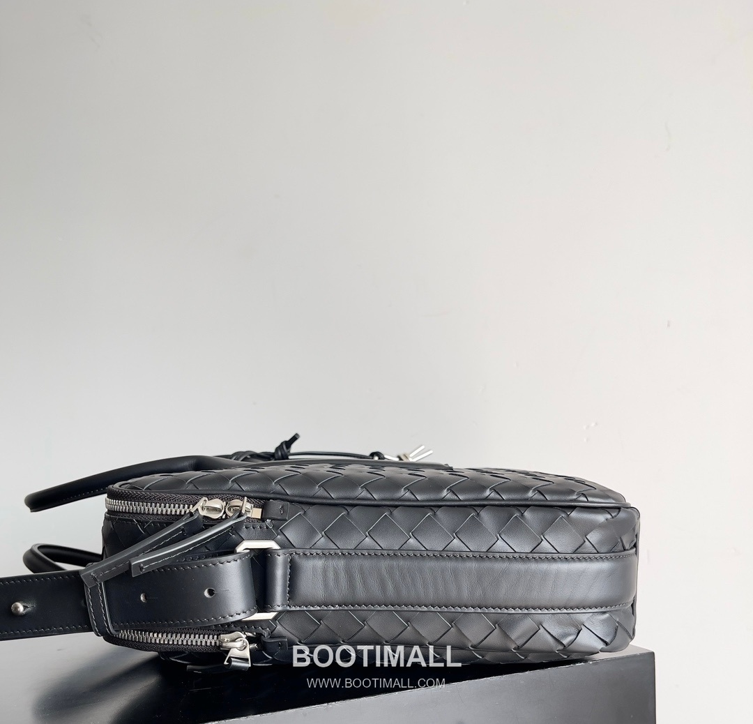 Bottega Veneta GetAway Calfskin Leather Black Dual Compartment Top Handle Crossbody Briefcase Bag 보테가베네타 겟어웨이 카프스킨 레더 블랙 더블 컴파트먼트 탑핸들 크로스바디 브리프케이스백 20191980 39cm 2