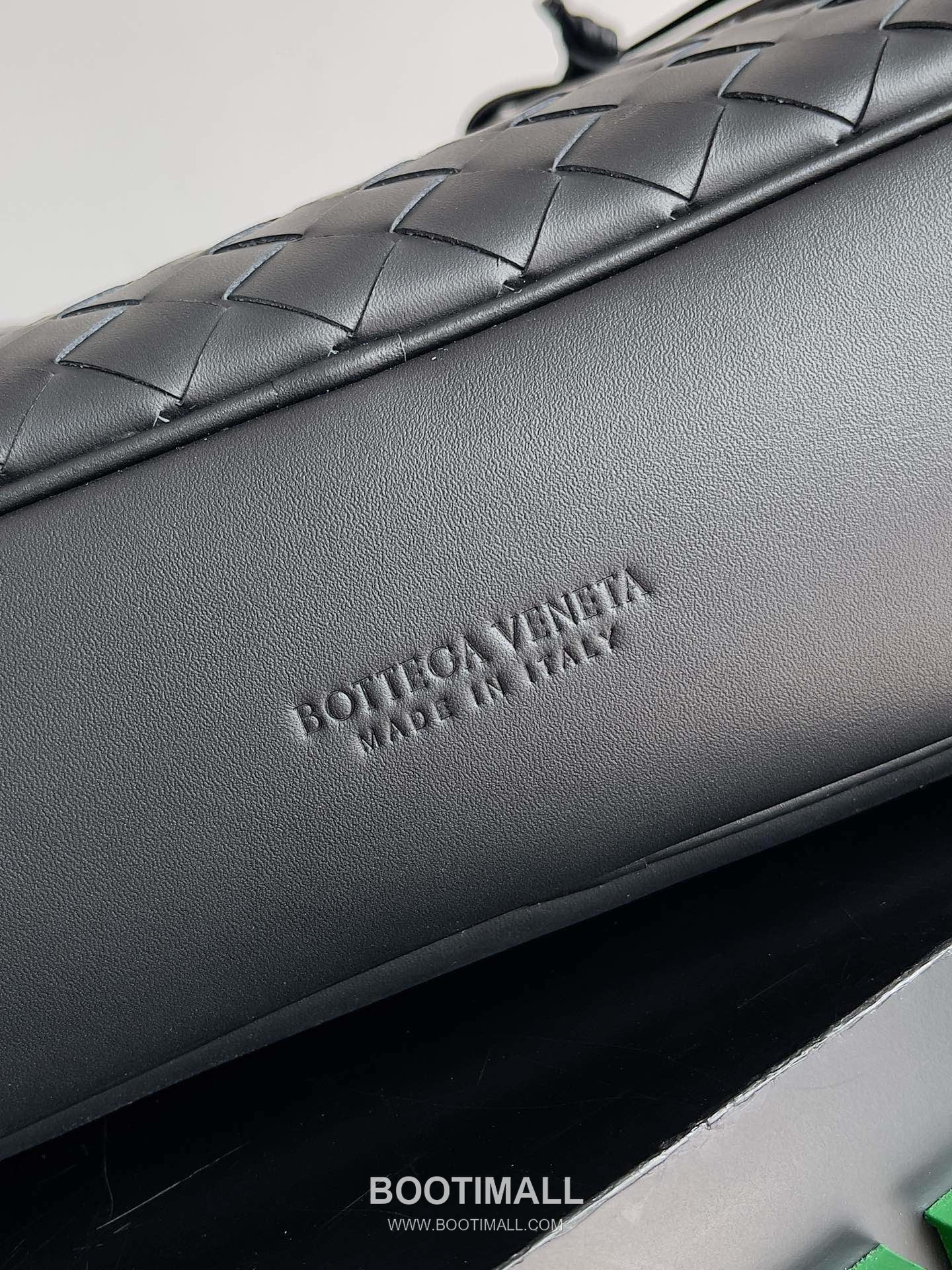Bottega Veneta GetAway Calfskin Leather Black Dual Compartment Top Handle Crossbody Briefcase Bag 보테가베네타 겟어웨이 카프스킨 레더 블랙 더블 컴파트먼트 탑핸들 크로스바디 브리프케이스백 20191980 39cm 4