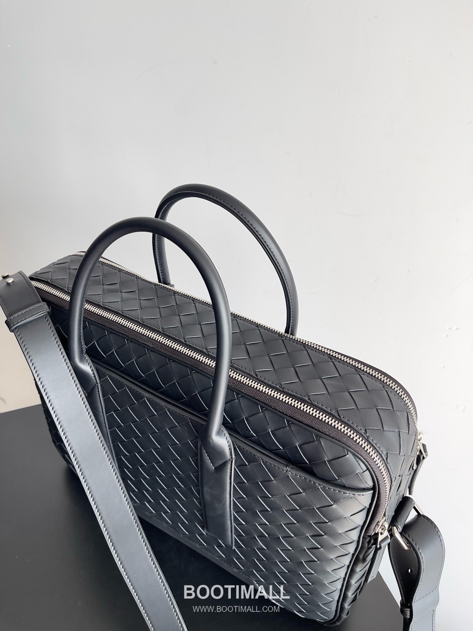 Bottega Veneta GetAway Calfskin Leather Black Dual Compartment Top Handle Crossbody Briefcase Bag 보테가베네타 겟어웨이 카프스킨 레더 블랙 더블 컴파트먼트 탑핸들 크로스바디 브리프케이스백 20191980 39cm 7