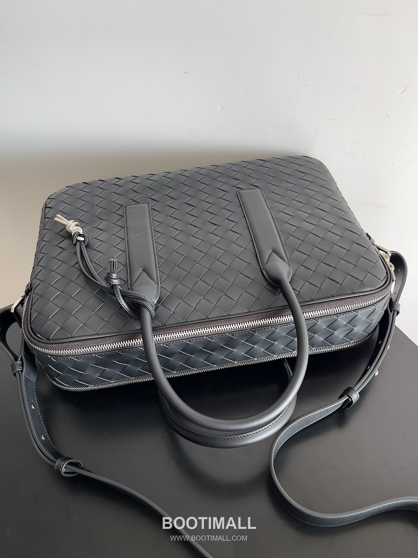 Bottega Veneta GetAway Calfskin Leather Black Dual Compartment Top Handle Crossbody Briefcase Bag 보테가베네타 겟어웨이 카프스킨 레더 블랙 더블 컴파트먼트 탑핸들 크로스바디 브리프케이스백 20191980 39cm 8