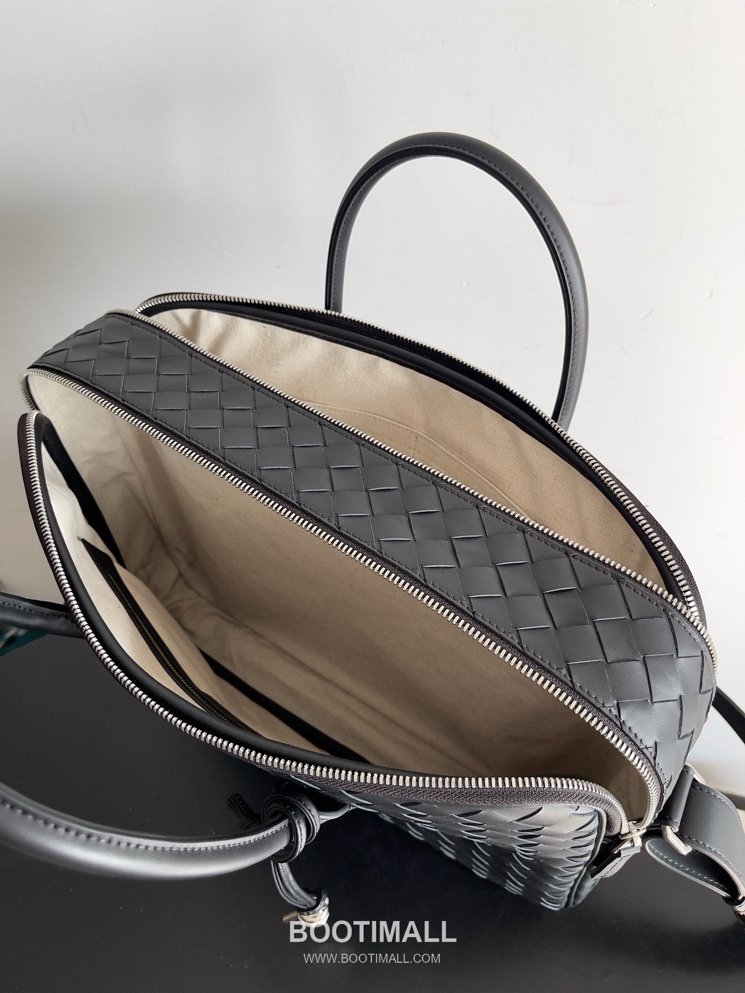 Bottega Veneta GetAway Calfskin Leather Black Dual Compartment Top Handle Crossbody Briefcase Bag 보테가베네타 겟어웨이 카프스킨 레더 블랙 더블 컴파트먼트 탑핸들 크로스바디 브리프케이스백 20191980 39cm 9