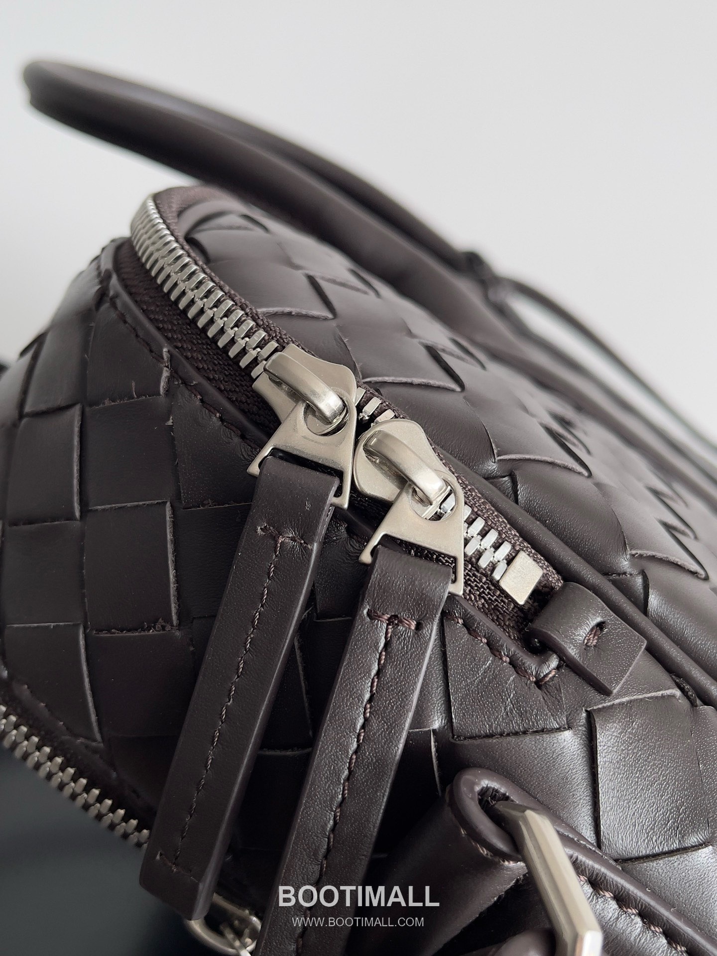 Bottega Veneta GetAway Calfskin Leather Black Dual Compartment Top Handle Crossbody Briefcase Bag 보테가베네타 겟어웨이 카프스킨 레더 블랙 더블 컴파트먼트 탑핸들 크로스바디 브리프케이스백 20191980 39cm 12