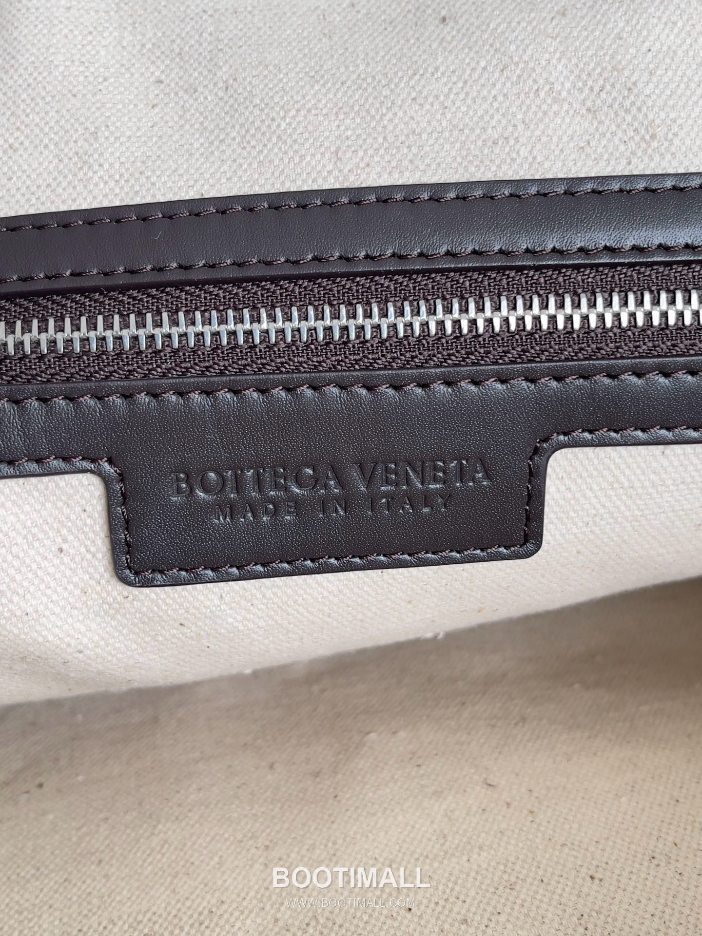 Bottega Veneta GetAway Calfskin Leather Black Dual Compartment Top Handle Crossbody Briefcase Bag 보테가베네타 겟어웨이 카프스킨 레더 블랙 더블 컴파트먼트 탑핸들 크로스바디 브리프케이스백 20191980 39cm 15
