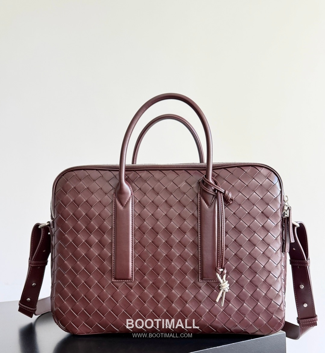 Bottega Veneta GetAway Calfskin Leather Black Dual Compartment Top Handle Crossbody Briefcase Bag 보테가베네타 겟어웨이 카프스킨 레더 블랙 더블 컴파트먼트 탑핸들 크로스바디 브리프케이스백 20191980 39cm 1