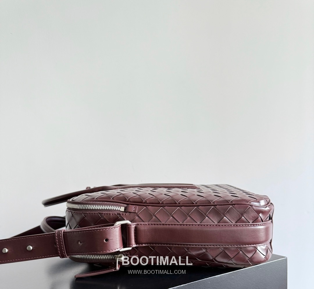 Bottega Veneta GetAway Calfskin Leather Black Dual Compartment Top Handle Crossbody Briefcase Bag 보테가베네타 겟어웨이 카프스킨 레더 블랙 더블 컴파트먼트 탑핸들 크로스바디 브리프케이스백 20191980 39cm 2