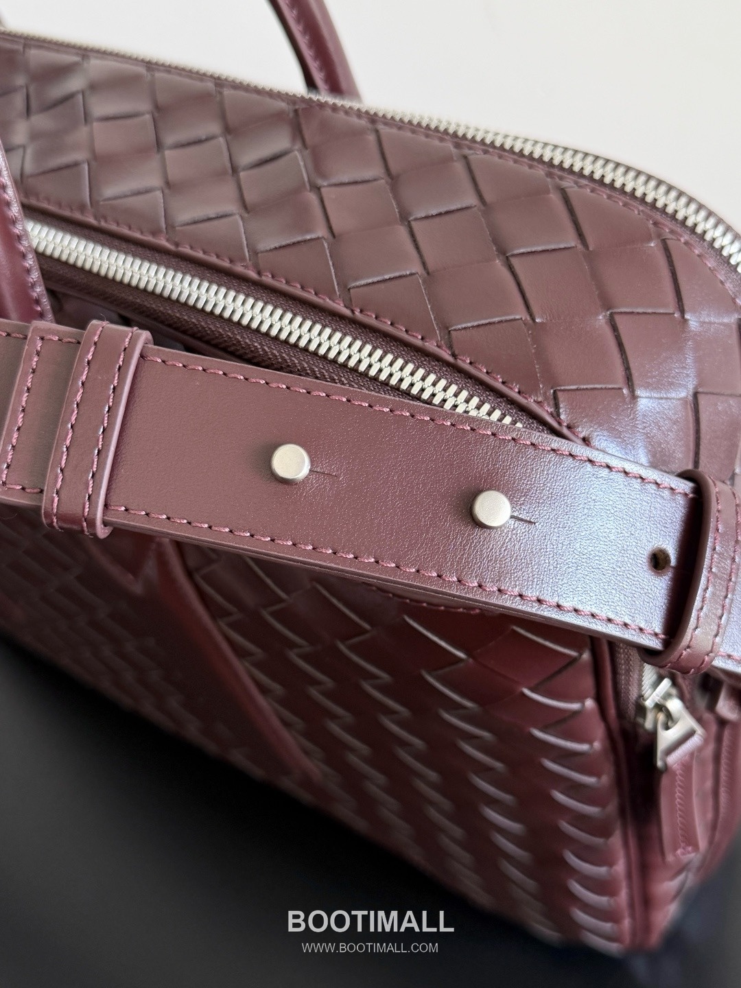 Bottega Veneta GetAway Calfskin Leather Black Dual Compartment Top Handle Crossbody Briefcase Bag 보테가베네타 겟어웨이 카프스킨 레더 블랙 더블 컴파트먼트 탑핸들 크로스바디 브리프케이스백 20191980 39cm 5