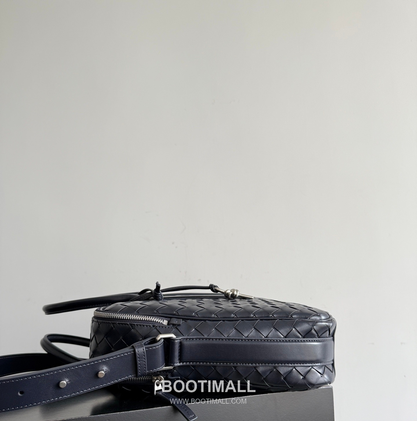 Bottega Veneta GetAway Calfskin Leather Black Dual Compartment Top Handle Crossbody Briefcase Bag 보테가베네타 겟어웨이 카프스킨 레더 블랙 더블 컴파트먼트 탑핸들 크로스바디 브리프케이스백 20191980 39cm 2