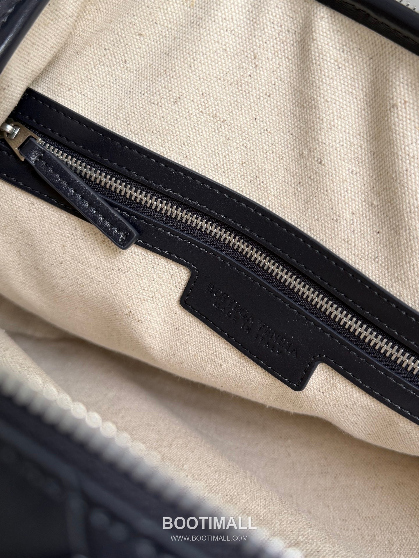 Bottega Veneta GetAway Calfskin Leather Black Dual Compartment Top Handle Crossbody Briefcase Bag 보테가베네타 겟어웨이 카프스킨 레더 블랙 더블 컴파트먼트 탑핸들 크로스바디 브리프케이스백 20191980 39cm 7