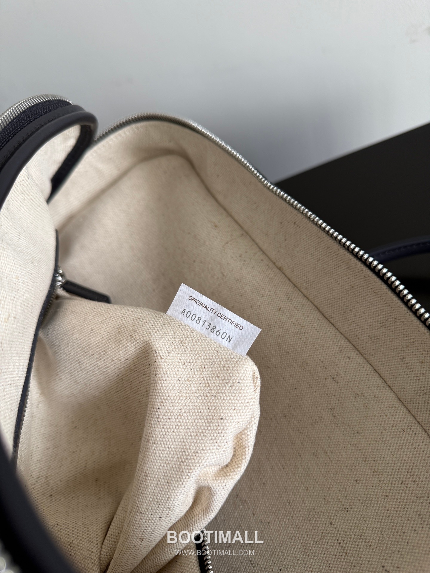 Bottega Veneta GetAway Calfskin Leather Black Dual Compartment Top Handle Crossbody Briefcase Bag 보테가베네타 겟어웨이 카프스킨 레더 블랙 더블 컴파트먼트 탑핸들 크로스바디 브리프케이스백 20191980 39cm 8