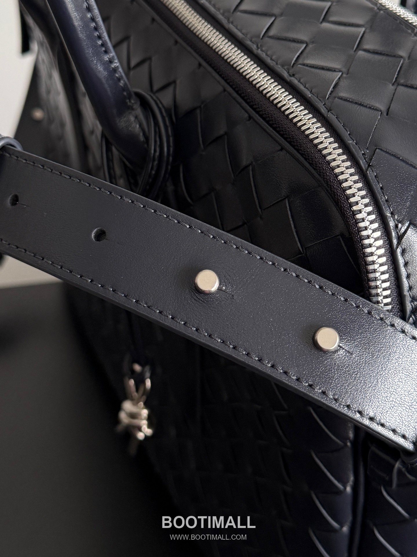 Bottega Veneta GetAway Calfskin Leather Black Dual Compartment Top Handle Crossbody Briefcase Bag 보테가베네타 겟어웨이 카프스킨 레더 블랙 더블 컴파트먼트 탑핸들 크로스바디 브리프케이스백 20191980 39cm 9