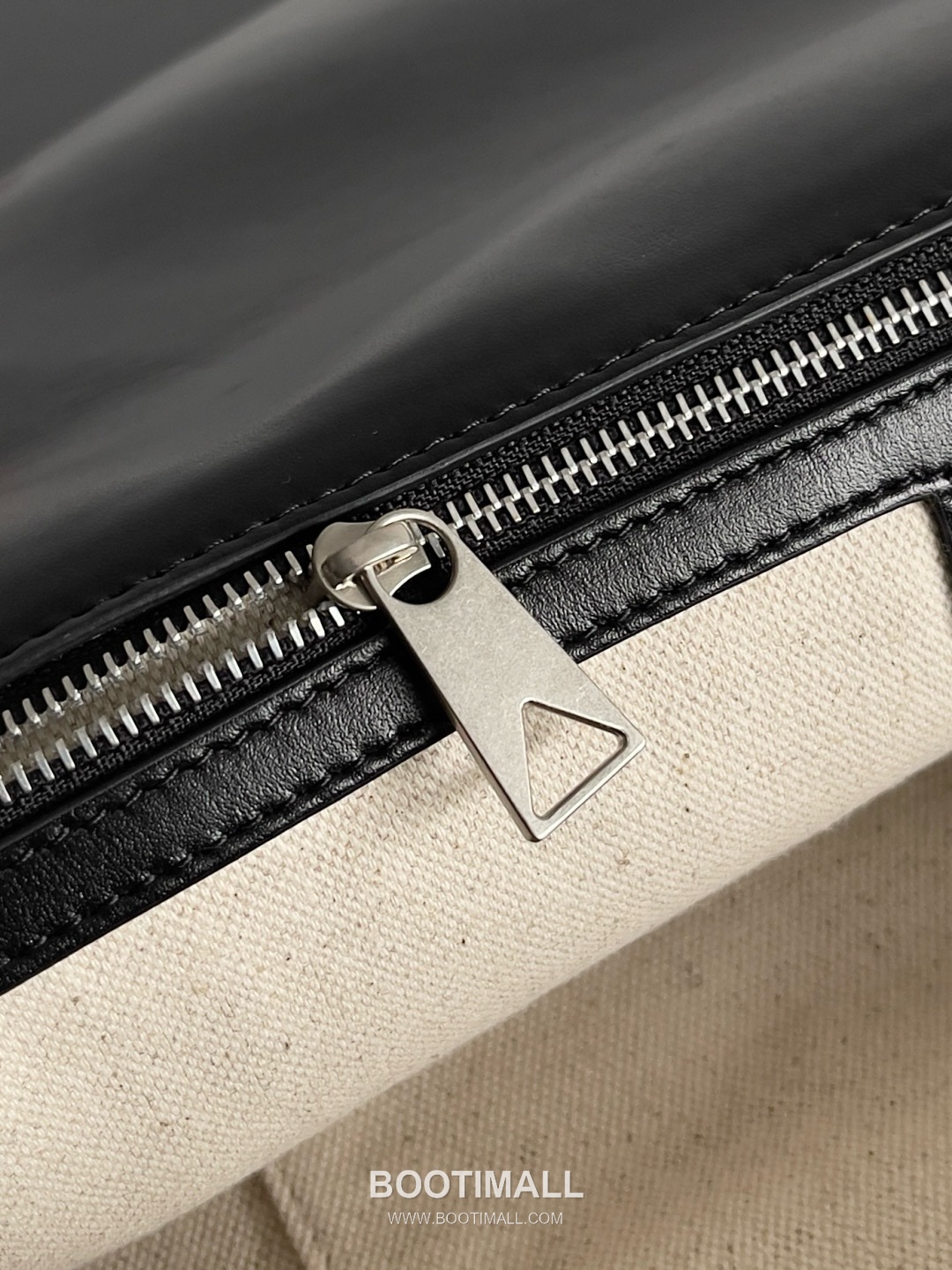 Bottega Veneta Intrecciato Calfskin Leather Black Portfolio Briefcase Bag 보테가베네타 인트레치아토 카프스킨 레더 블랙 포트폴리오 브리프케이스백 20191880 41cm 13