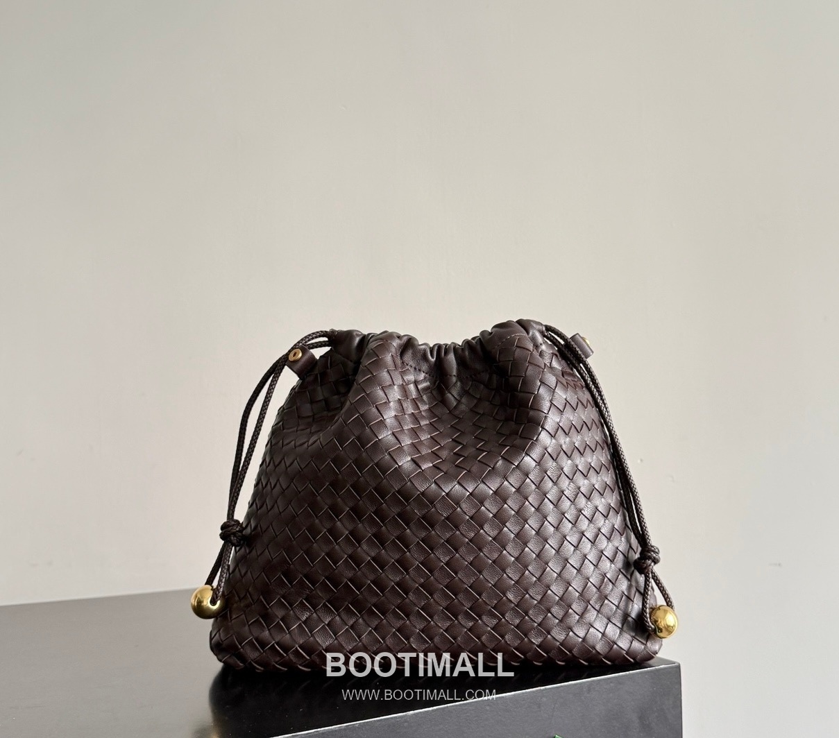 Bottega Veneta Dustbag Intrecciato Calfskin Leather Black Drawstring Pouch Bag 보테가베네타 더스트백 인트레치아토 카프스킨 레더 블랙 드로스트링 파우치백 20128019 29cm 1