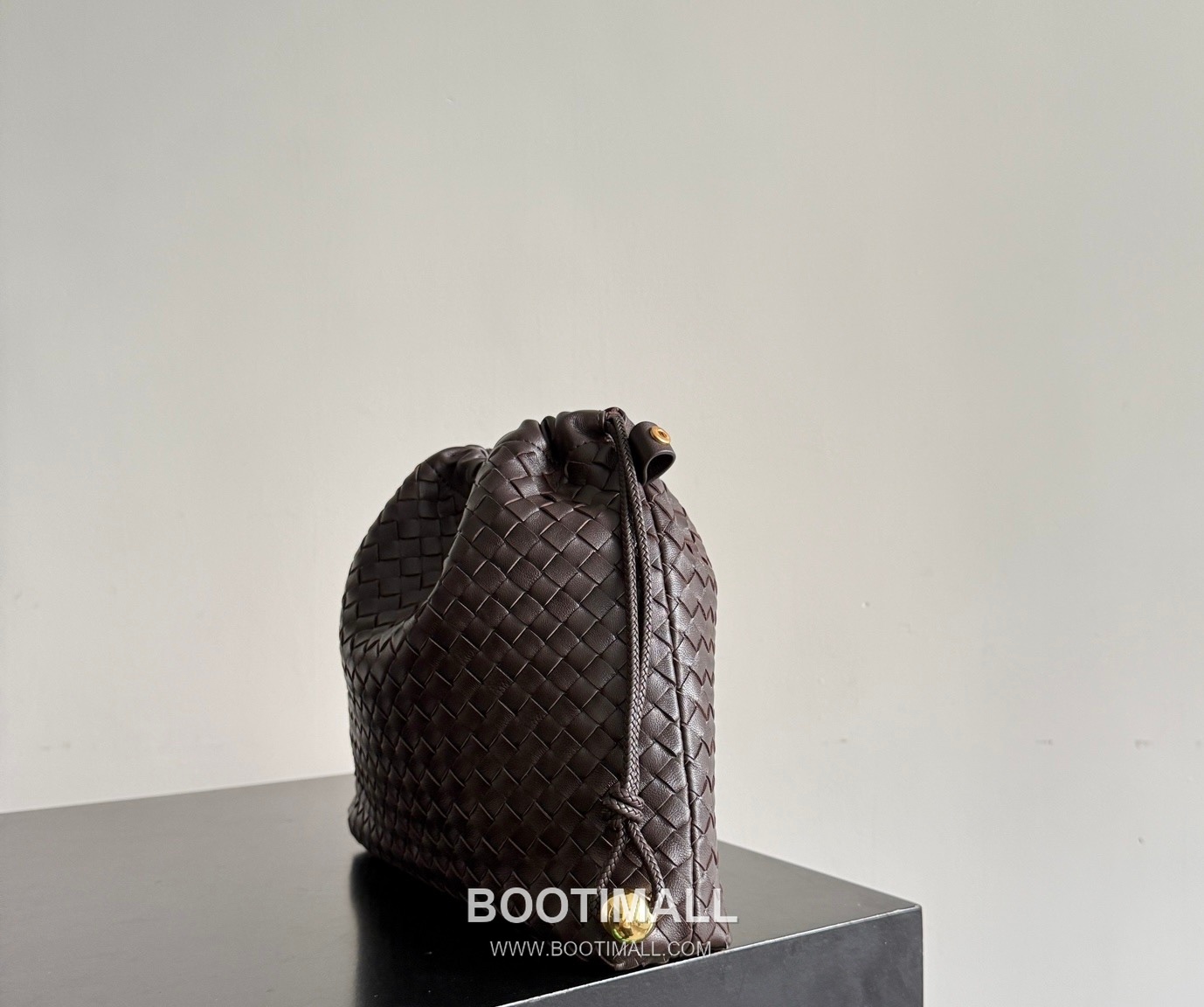 Bottega Veneta Dustbag Intrecciato Calfskin Leather Black Drawstring Pouch Bag 보테가베네타 더스트백 인트레치아토 카프스킨 레더 블랙 드로스트링 파우치백 20128019 29cm 2