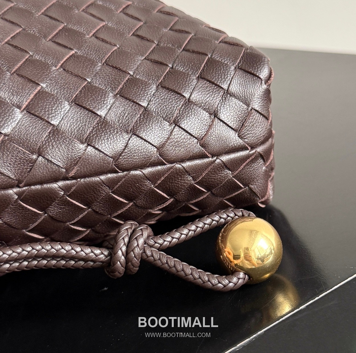 Bottega Veneta Dustbag Intrecciato Calfskin Leather Black Drawstring Pouch Bag 보테가베네타 더스트백 인트레치아토 카프스킨 레더 블랙 드로스트링 파우치백 20128019 29cm 3