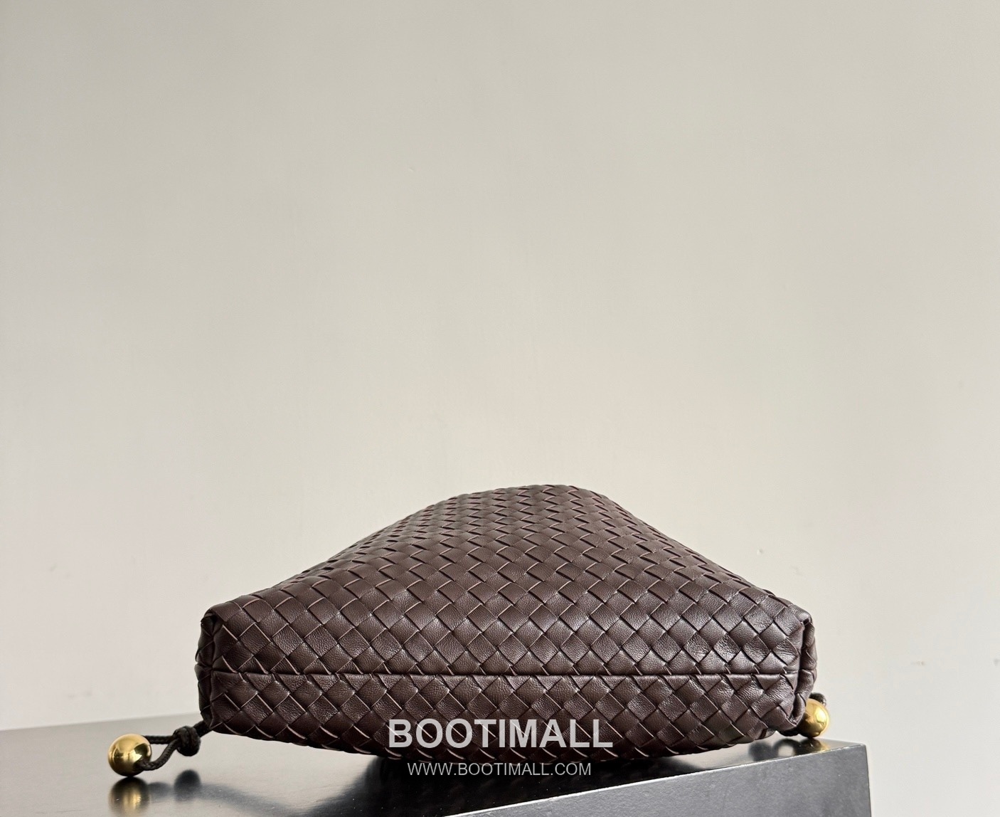 Bottega Veneta Dustbag Intrecciato Calfskin Leather Black Drawstring Pouch Bag 보테가베네타 더스트백 인트레치아토 카프스킨 레더 블랙 드로스트링 파우치백 20128019 29cm 4