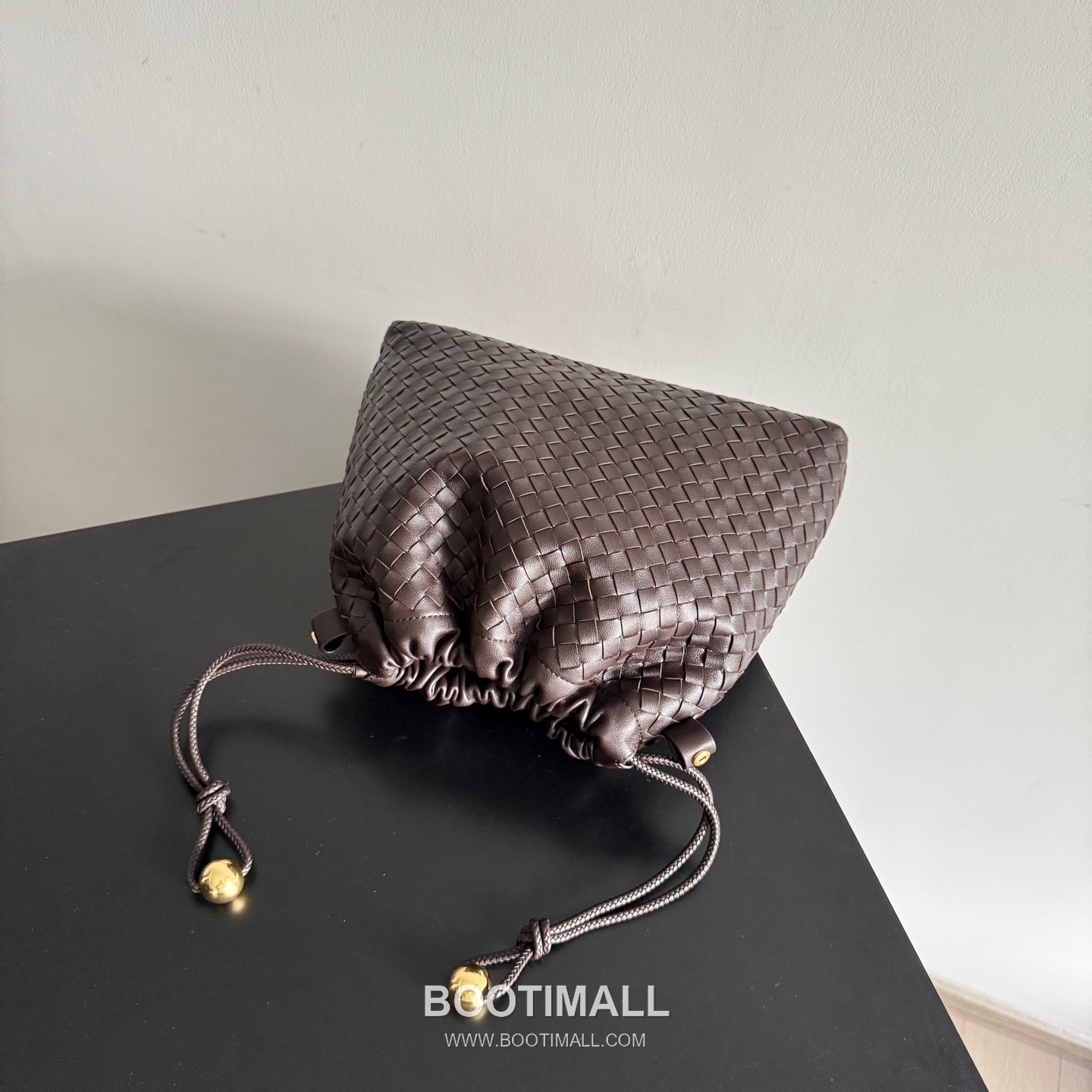 Bottega Veneta Dustbag Intrecciato Calfskin Leather Black Drawstring Pouch Bag 보테가베네타 더스트백 인트레치아토 카프스킨 레더 블랙 드로스트링 파우치백 20128019 29cm 5