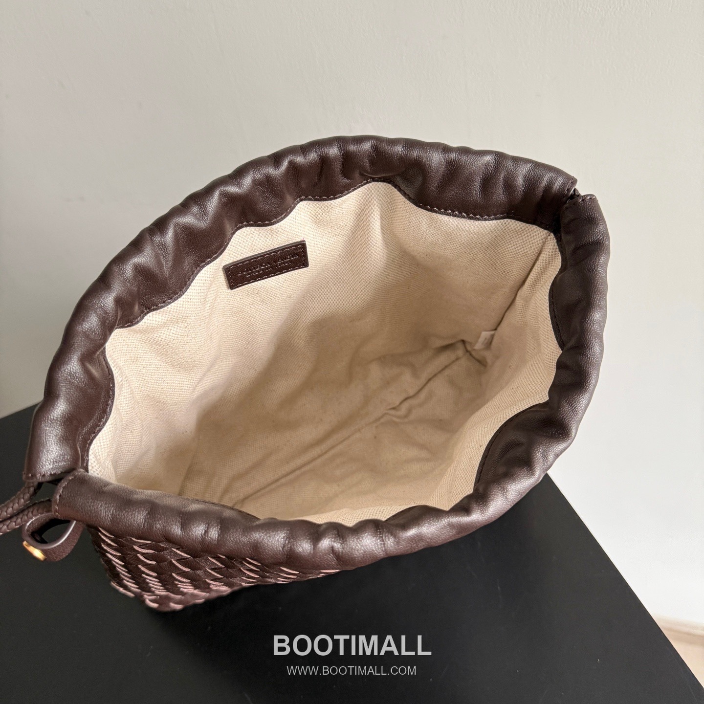 Bottega Veneta Dustbag Intrecciato Calfskin Leather Black Drawstring Pouch Bag 보테가베네타 더스트백 인트레치아토 카프스킨 레더 블랙 드로스트링 파우치백 20128019 29cm 9
