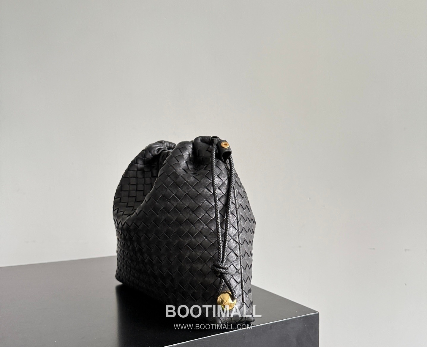 Bottega Veneta Dustbag Intrecciato Calfskin Leather Black Drawstring Pouch Bag 보테가베네타 더스트백 인트레치아토 카프스킨 레더 블랙 드로스트링 파우치백 20128019 29cm 2