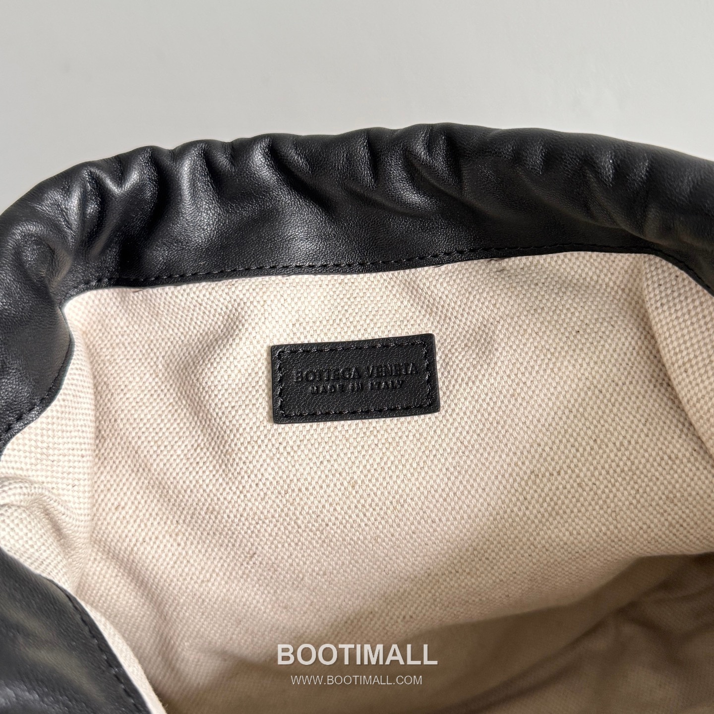 Bottega Veneta Dustbag Intrecciato Calfskin Leather Black Drawstring Pouch Bag 보테가베네타 더스트백 인트레치아토 카프스킨 레더 블랙 드로스트링 파우치백 20128019 29cm 5