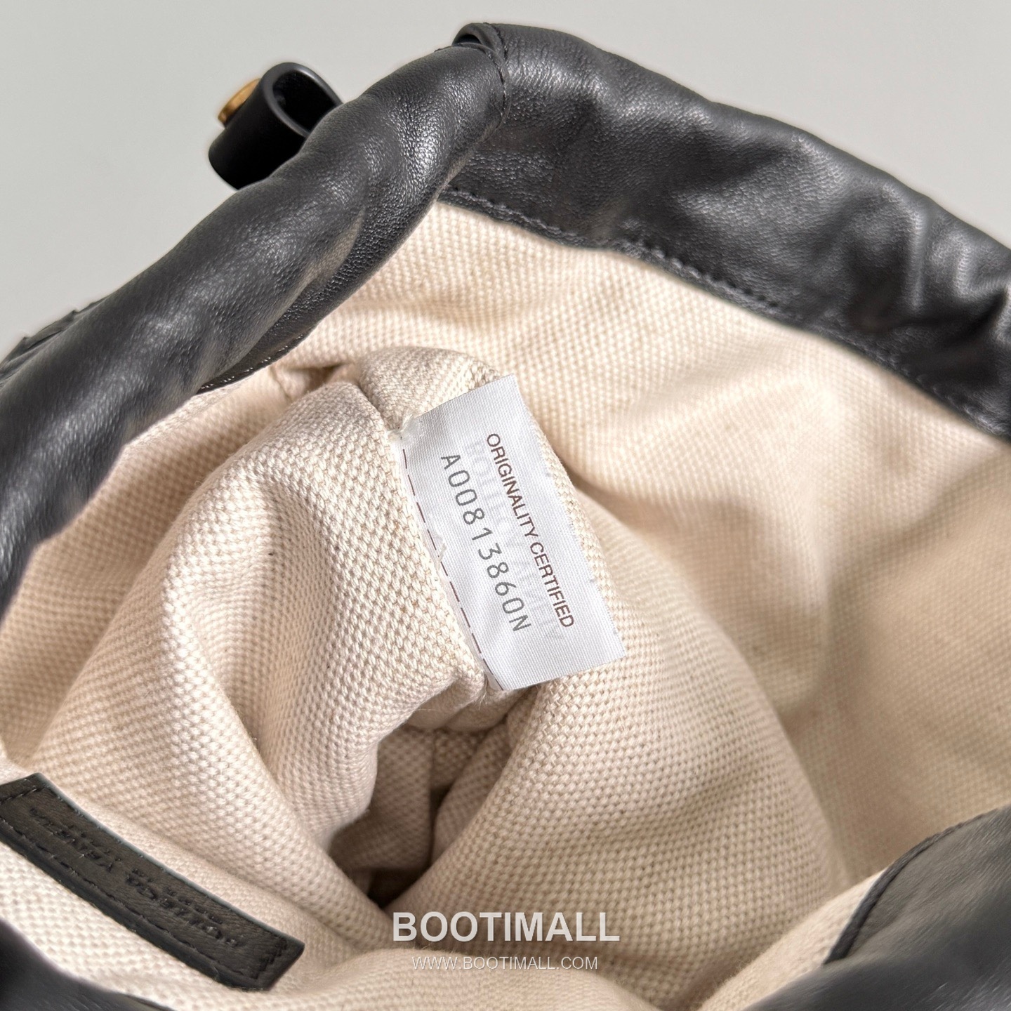 Bottega Veneta Dustbag Intrecciato Calfskin Leather Black Drawstring Pouch Bag 보테가베네타 더스트백 인트레치아토 카프스킨 레더 블랙 드로스트링 파우치백 20128019 29cm 6