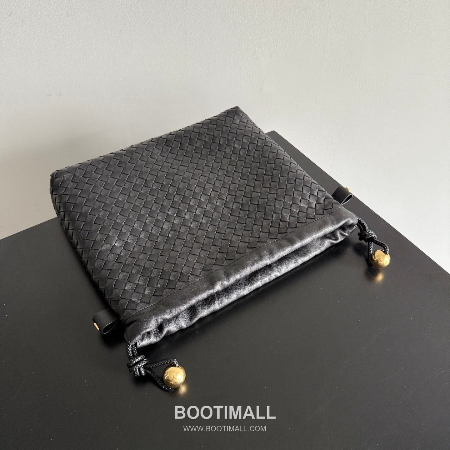 Bottega Veneta Dustbag Intrecciato Calfskin Leather Black Drawstring Pouch Bag 보테가베네타 더스트백 인트레치아토 카프스킨 레더 블랙 드로스트링 파우치백 20128019 29cm 7