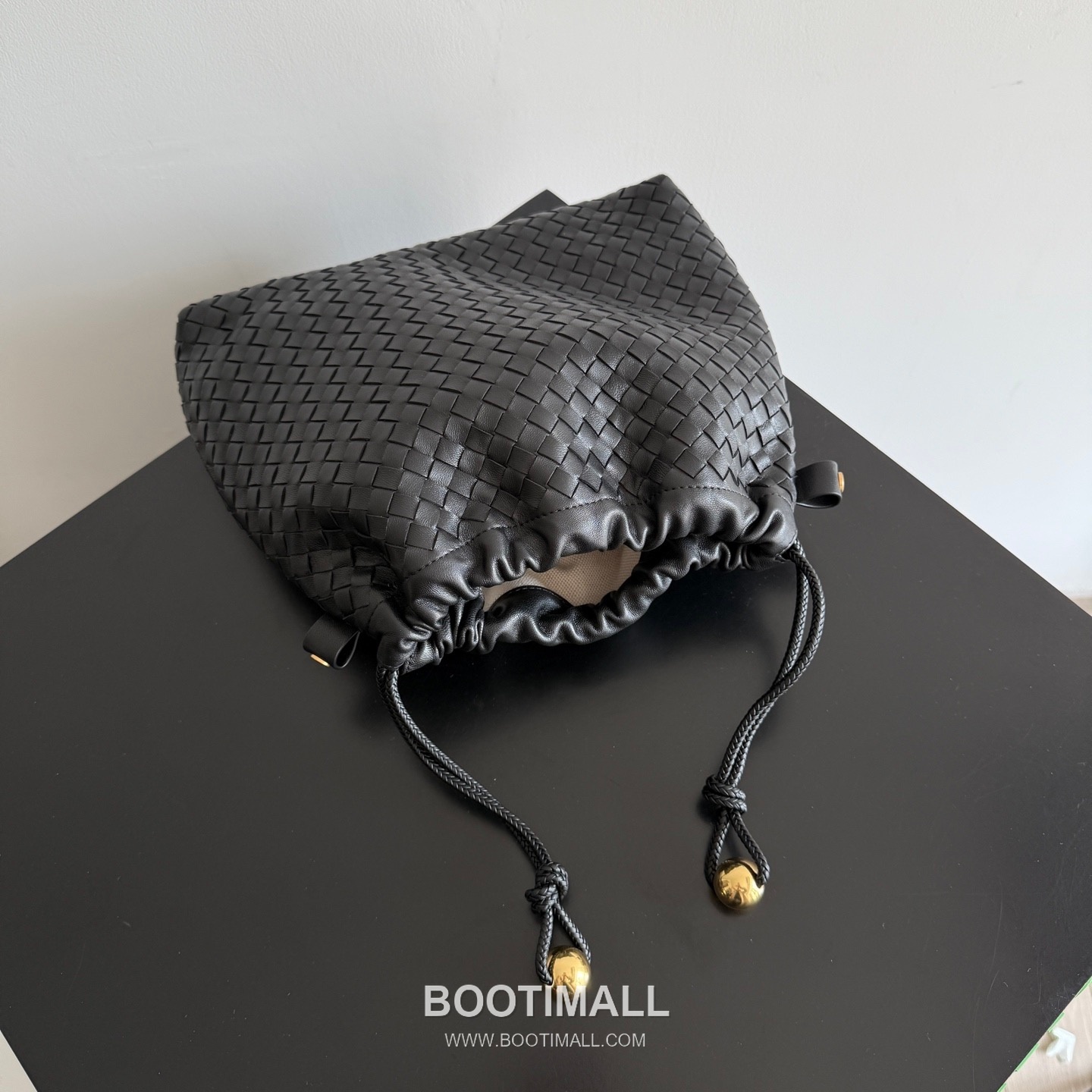 Bottega Veneta Dustbag Intrecciato Calfskin Leather Black Drawstring Pouch Bag 보테가베네타 더스트백 인트레치아토 카프스킨 레더 블랙 드로스트링 파우치백 20128019 29cm 8