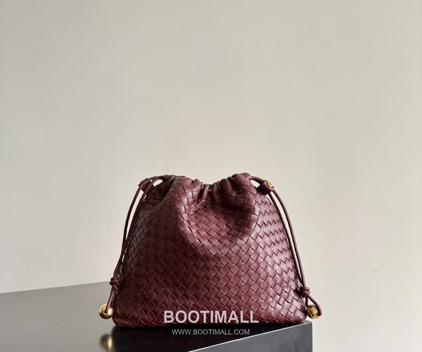 Bottega Veneta Dustbag Intrecciato Calfskin Leather Black Drawstring Pouch Bag 보테가베네타 더스트백 인트레치아토 카프스킨 레더 블랙 드로스트링 파우치백 20128019 29cm 1