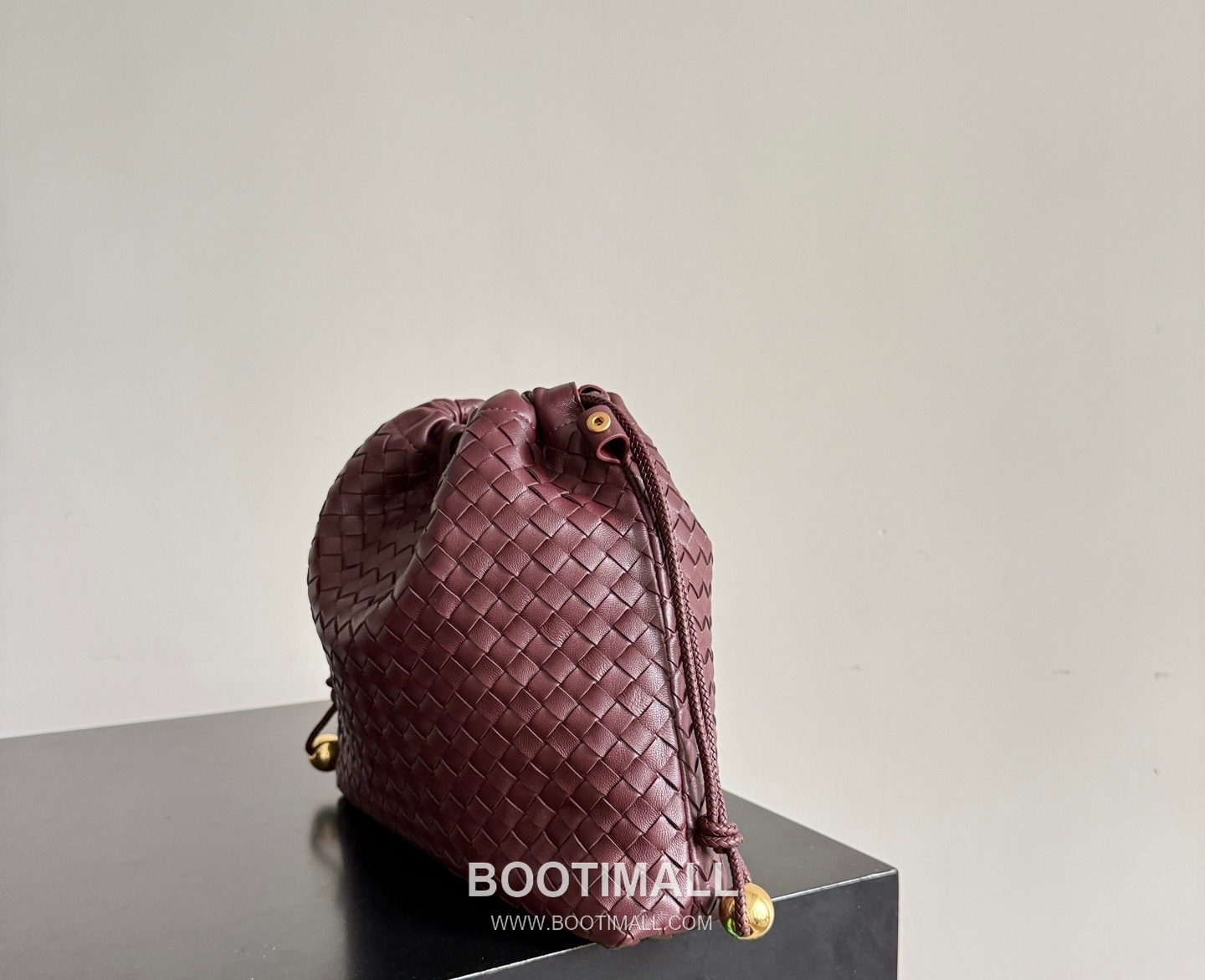 Bottega Veneta Dustbag Intrecciato Calfskin Leather Black Drawstring Pouch Bag 보테가베네타 더스트백 인트레치아토 카프스킨 레더 블랙 드로스트링 파우치백 20128019 29cm 2