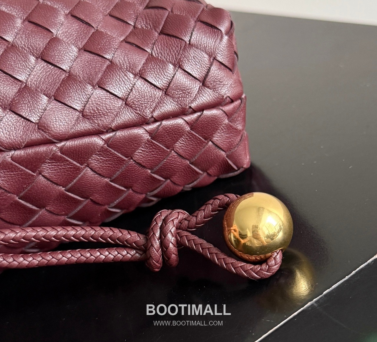 Bottega Veneta Dustbag Intrecciato Calfskin Leather Black Drawstring Pouch Bag 보테가베네타 더스트백 인트레치아토 카프스킨 레더 블랙 드로스트링 파우치백 20128019 29cm 3