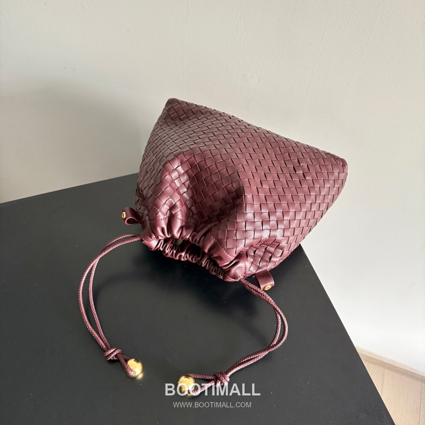 Bottega Veneta Dustbag Intrecciato Calfskin Leather Black Drawstring Pouch Bag 보테가베네타 더스트백 인트레치아토 카프스킨 레더 블랙 드로스트링 파우치백 20128019 29cm 5