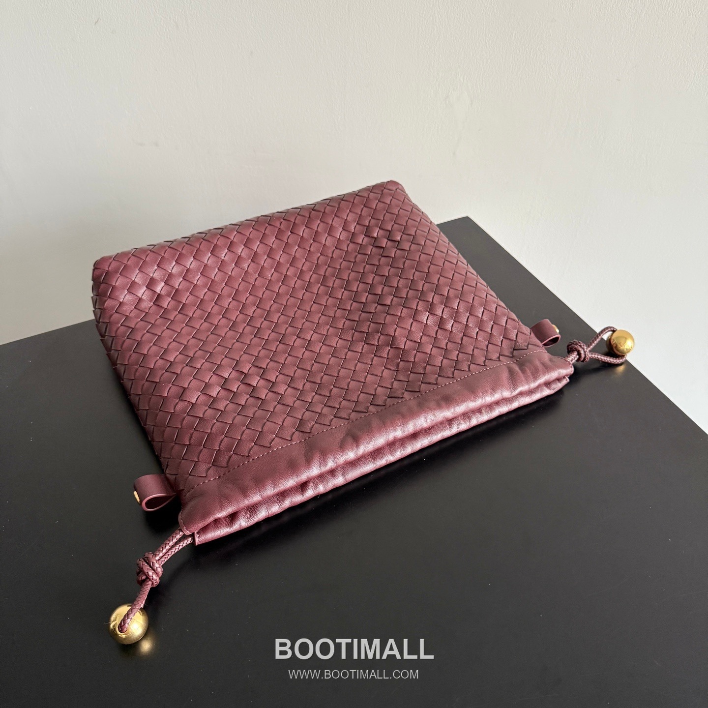 Bottega Veneta Dustbag Intrecciato Calfskin Leather Black Drawstring Pouch Bag 보테가베네타 더스트백 인트레치아토 카프스킨 레더 블랙 드로스트링 파우치백 20128019 29cm 8