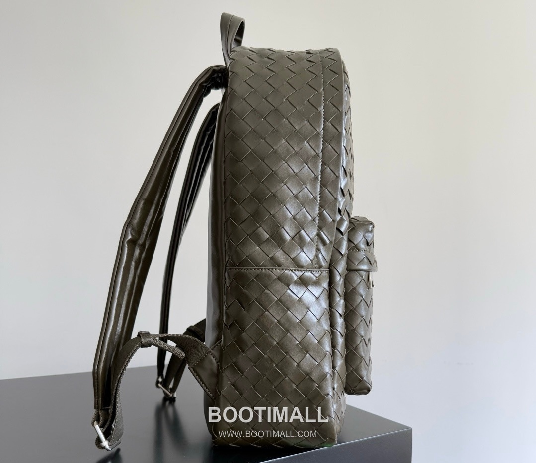 Bottega Veneta Calfskin Leather Black Wide Strap Backpack 보테가베네타 카프스킨 레더 블랙 와이드 스트랩 백팩 20192000 46.5cm 6