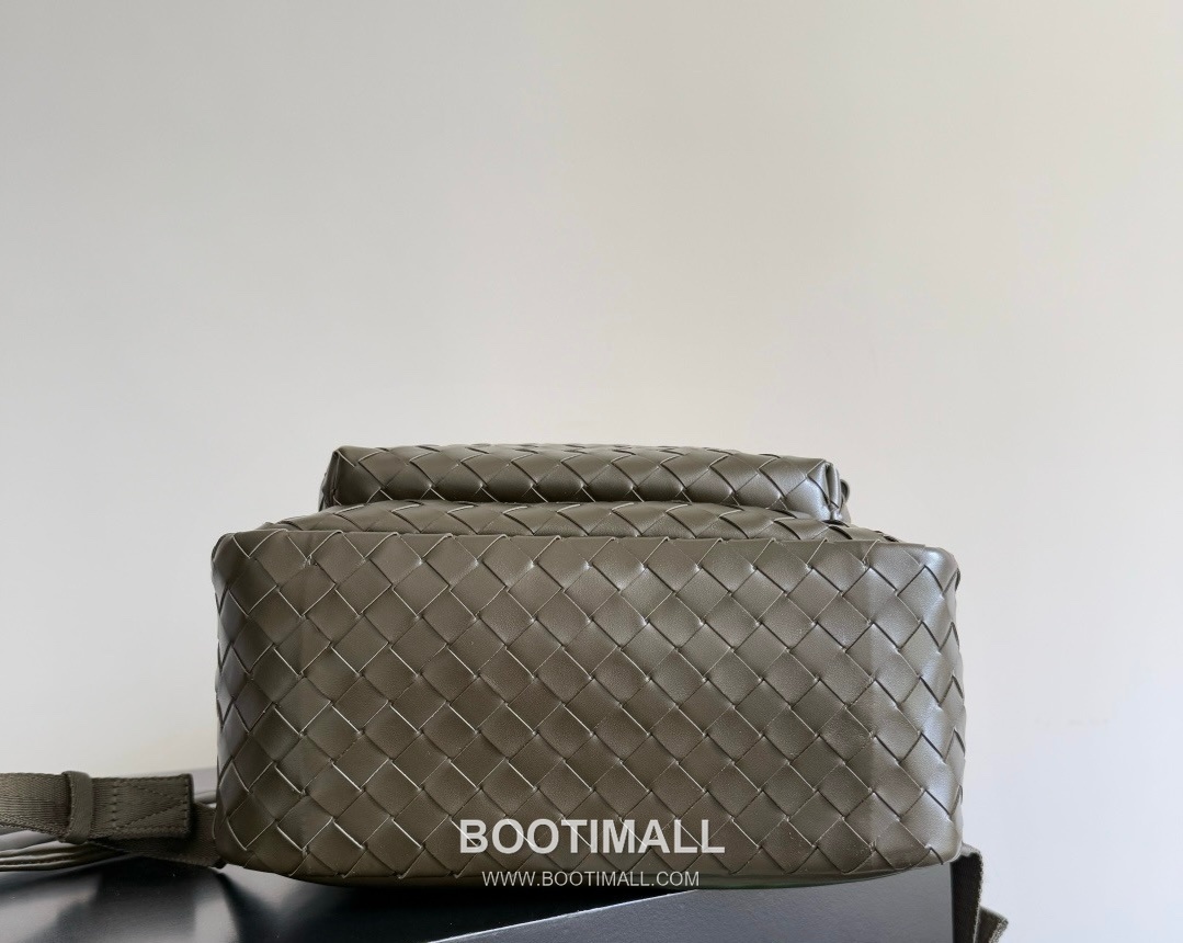 Bottega Veneta Calfskin Leather Black Wide Strap Backpack 보테가베네타 카프스킨 레더 블랙 와이드 스트랩 백팩 20192000 46.5cm 8