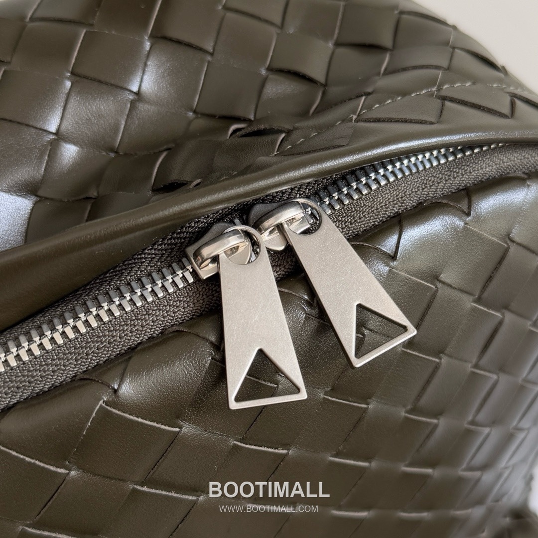 Bottega Veneta Calfskin Leather Black Wide Strap Backpack 보테가베네타 카프스킨 레더 블랙 와이드 스트랩 백팩 20192000 46.5cm 9