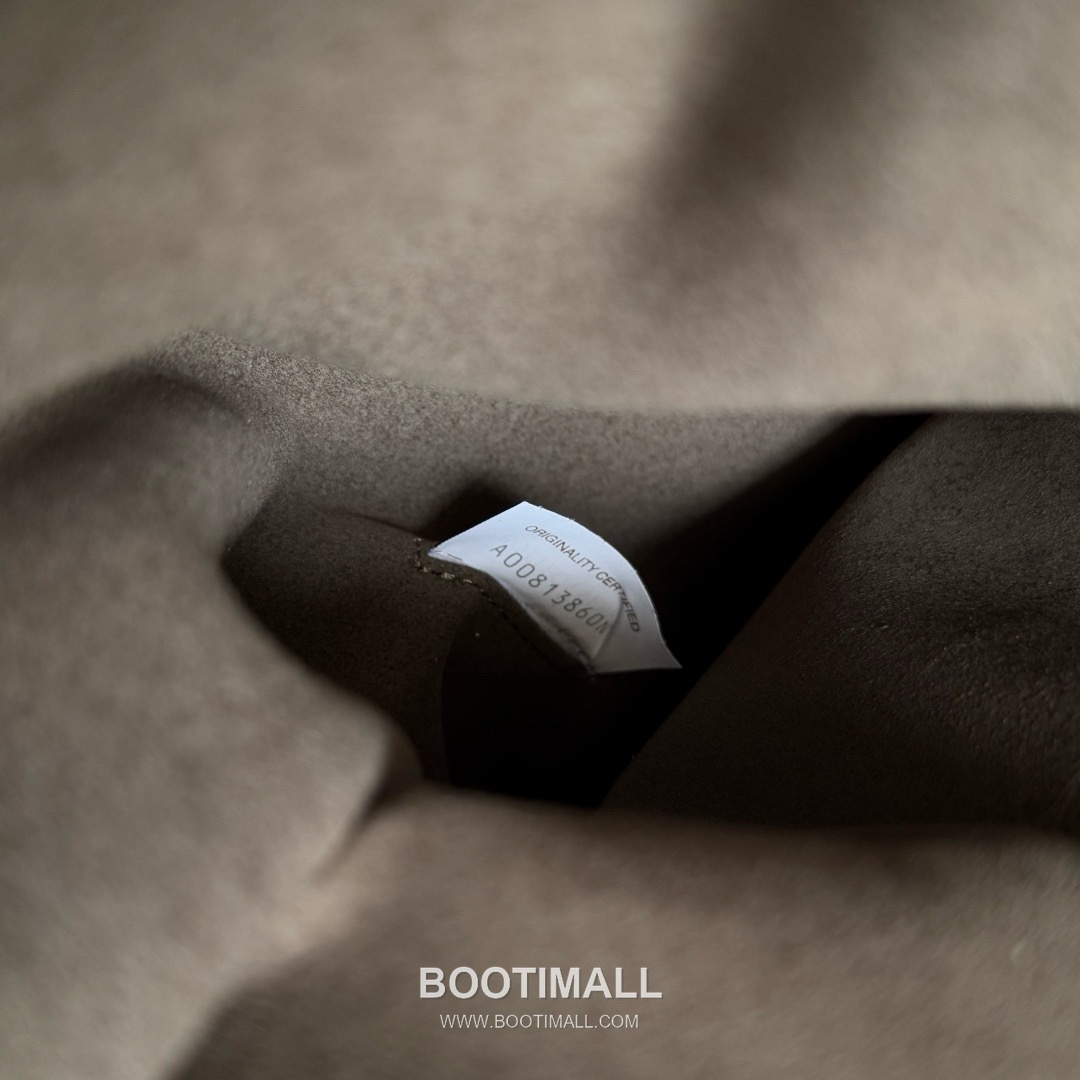 Bottega Veneta Calfskin Leather Black Wide Strap Backpack 보테가베네타 카프스킨 레더 블랙 와이드 스트랩 백팩 20192000 46.5cm 12