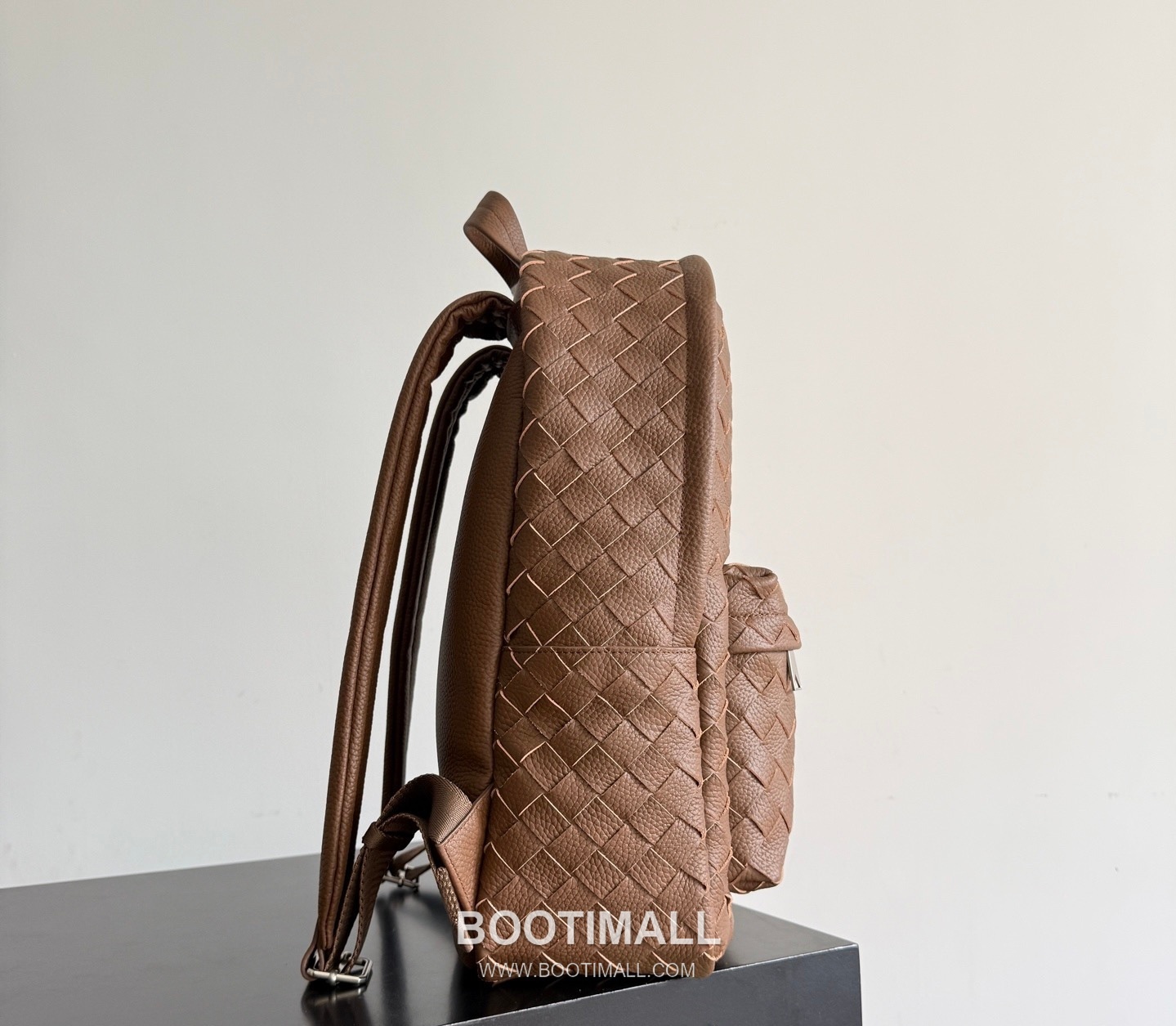 Bottega Veneta Calfskin Leather Black Wide Strap Backpack 보테가베네타 카프스킨 레더 블랙 와이드 스트랩 백팩 20192000 46.5cm 2