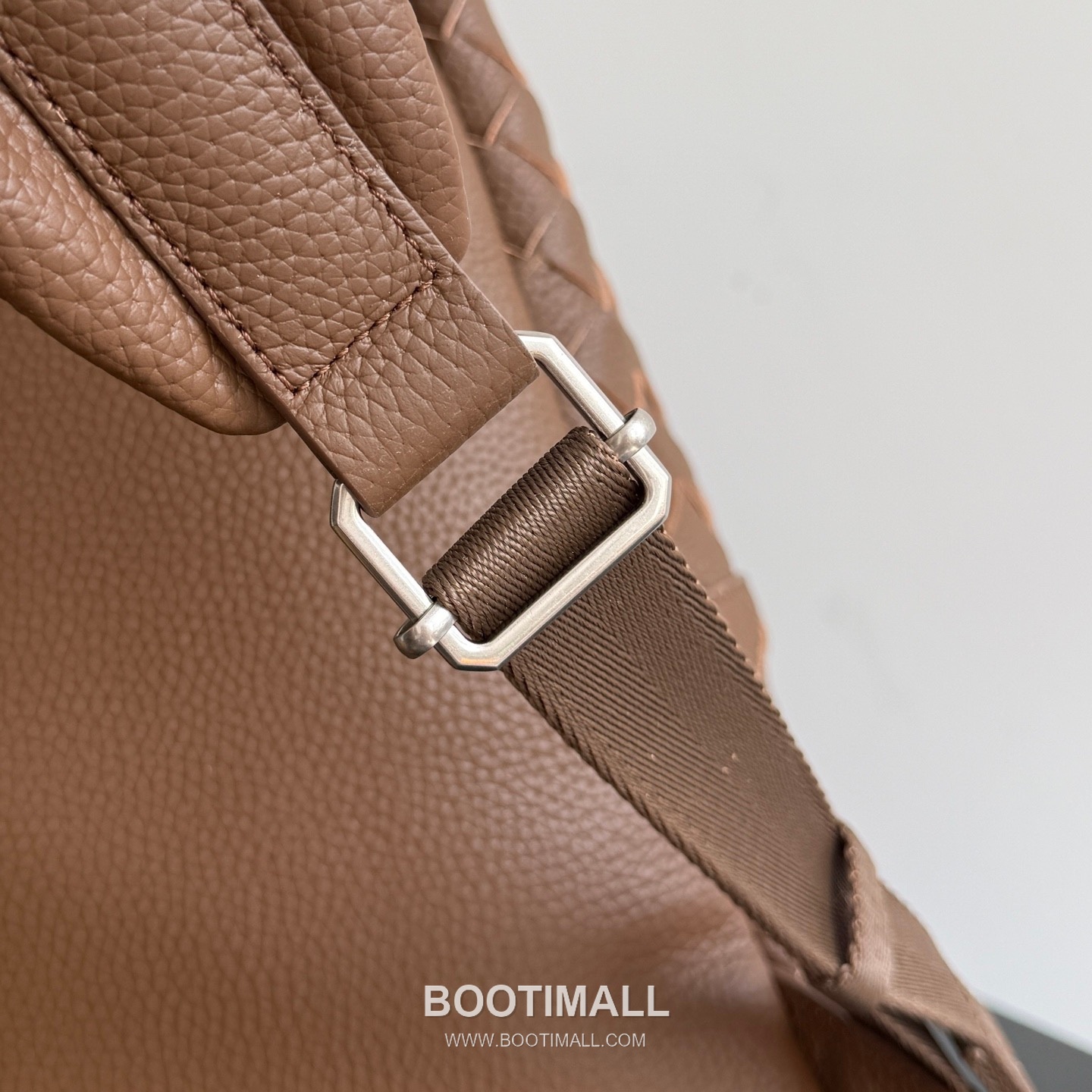 Bottega Veneta Calfskin Leather Black Wide Strap Backpack 보테가베네타 카프스킨 레더 블랙 와이드 스트랩 백팩 20192000 46.5cm 4