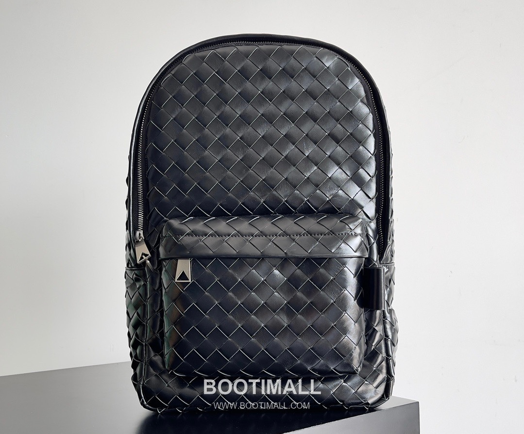 Bottega Veneta Calfskin Leather Black Wide Strap Backpack 보테가베네타 카프스킨 레더 블랙 와이드 스트랩 백팩 20192000 46.5cm 1