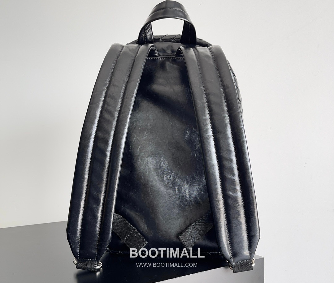 Bottega Veneta Calfskin Leather Black Wide Strap Backpack 보테가베네타 카프스킨 레더 블랙 와이드 스트랩 백팩 20192000 46.5cm 2