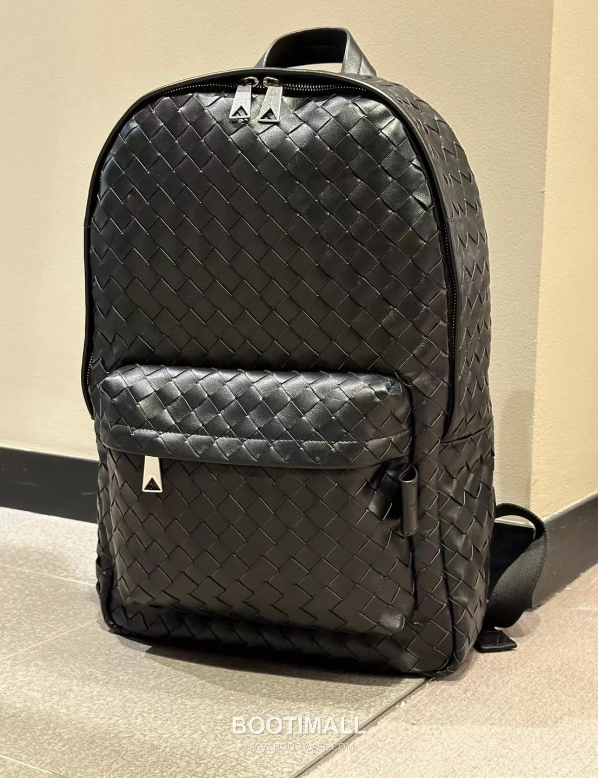 Bottega Veneta Calfskin Leather Black Wide Strap Backpack 보테가베네타 카프스킨 레더 블랙 와이드 스트랩 백팩 20192000 46.5cm 9