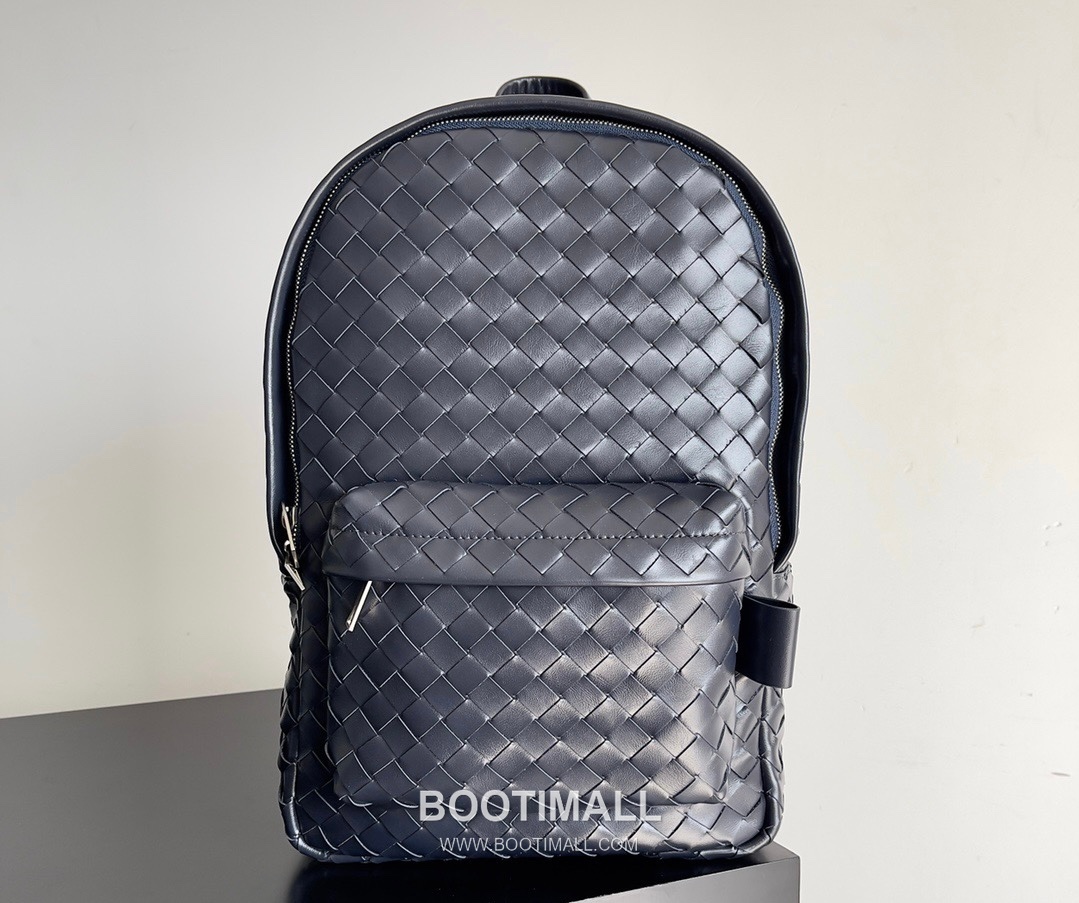 Bottega Veneta Calfskin Leather Black Wide Strap Backpack 보테가베네타 카프스킨 레더 블랙 와이드 스트랩 백팩 20192000 46.5cm 1