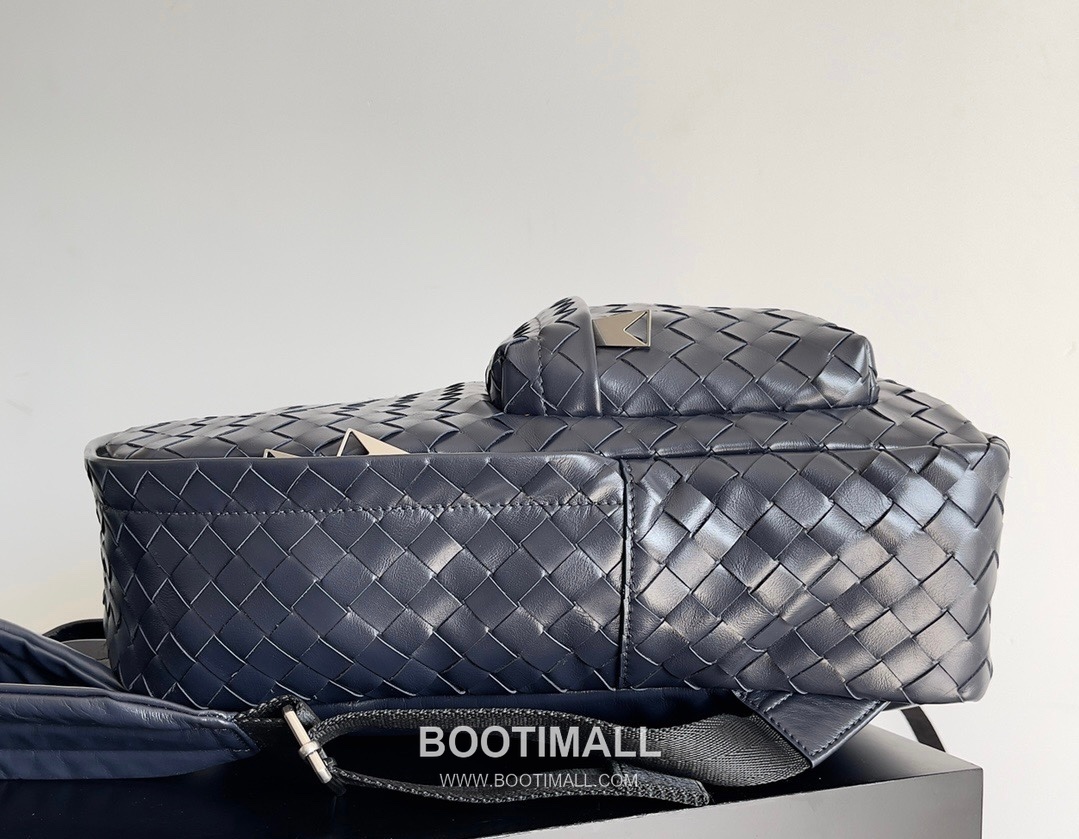 Bottega Veneta Calfskin Leather Black Wide Strap Backpack 보테가베네타 카프스킨 레더 블랙 와이드 스트랩 백팩 20192000 46.5cm 4