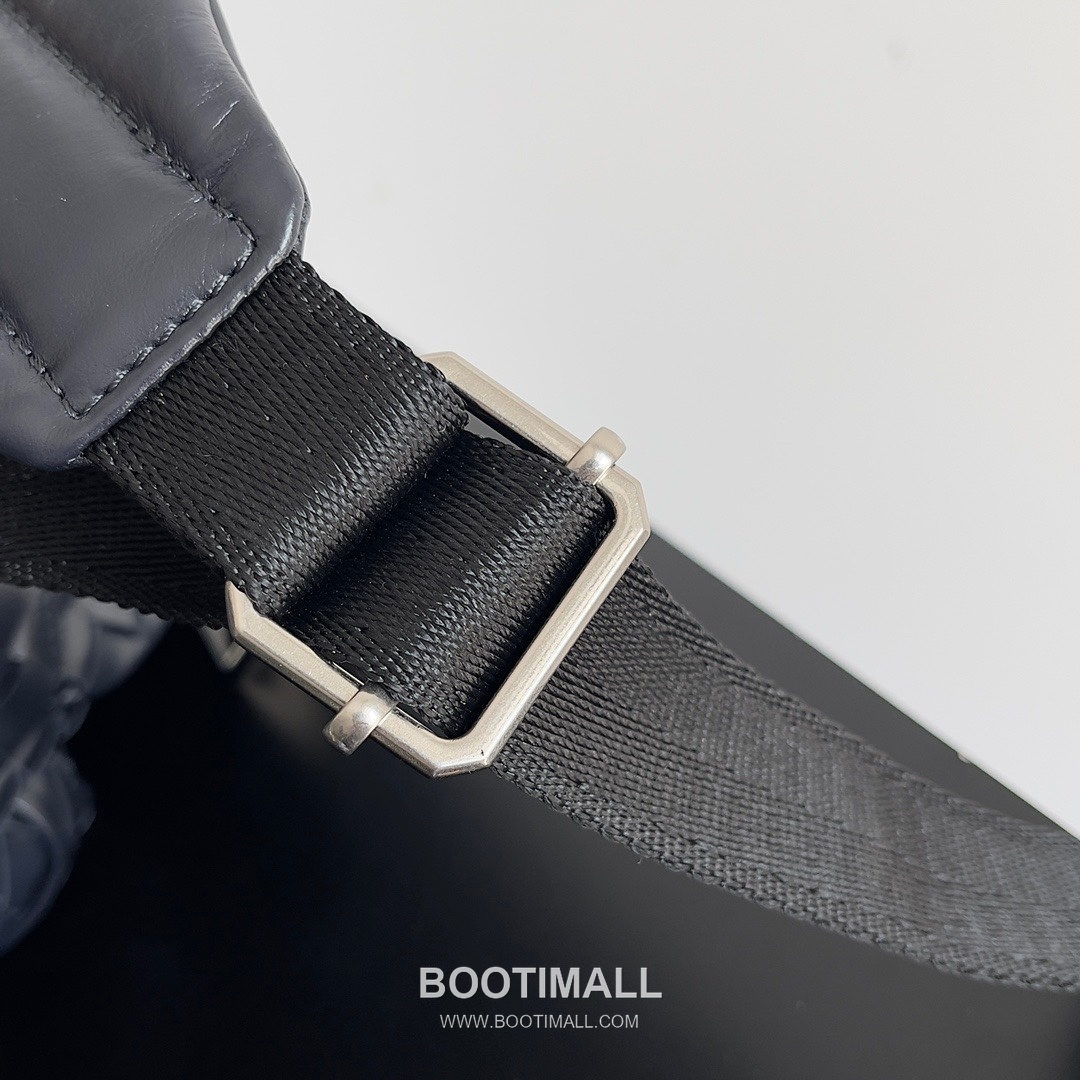 Bottega Veneta Calfskin Leather Black Wide Strap Backpack 보테가베네타 카프스킨 레더 블랙 와이드 스트랩 백팩 20192000 46.5cm 7