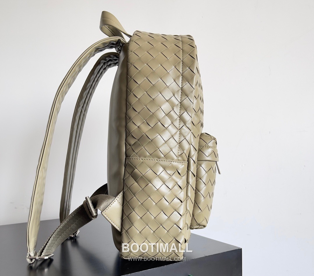 Bottega Veneta Calfskin Leather Black Wide Strap Backpack 보테가베네타 카프스킨 레더 블랙 와이드 스트랩 백팩 20192000 46.5cm 2