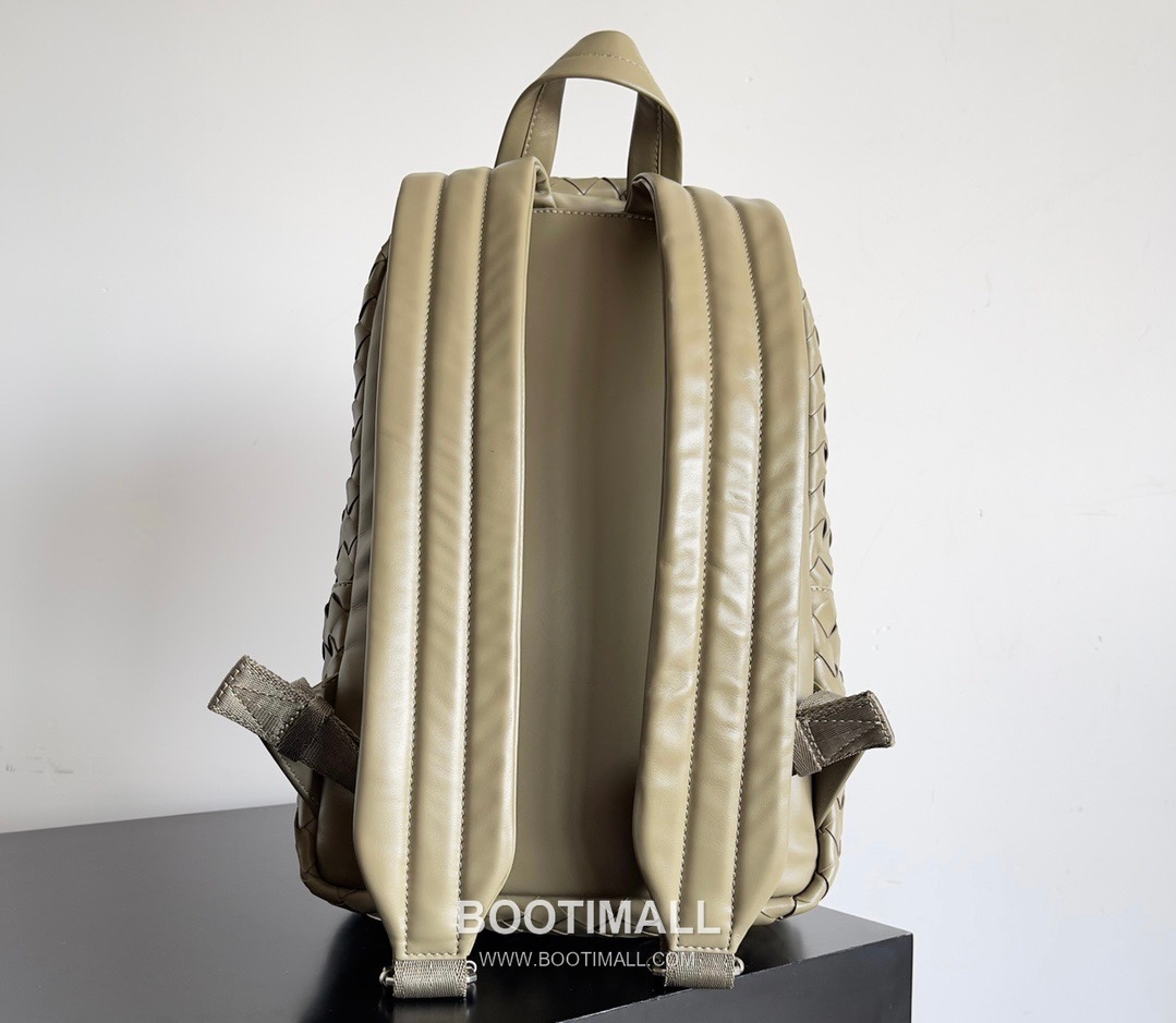 Bottega Veneta Calfskin Leather Black Wide Strap Backpack 보테가베네타 카프스킨 레더 블랙 와이드 스트랩 백팩 20192000 46.5cm 3