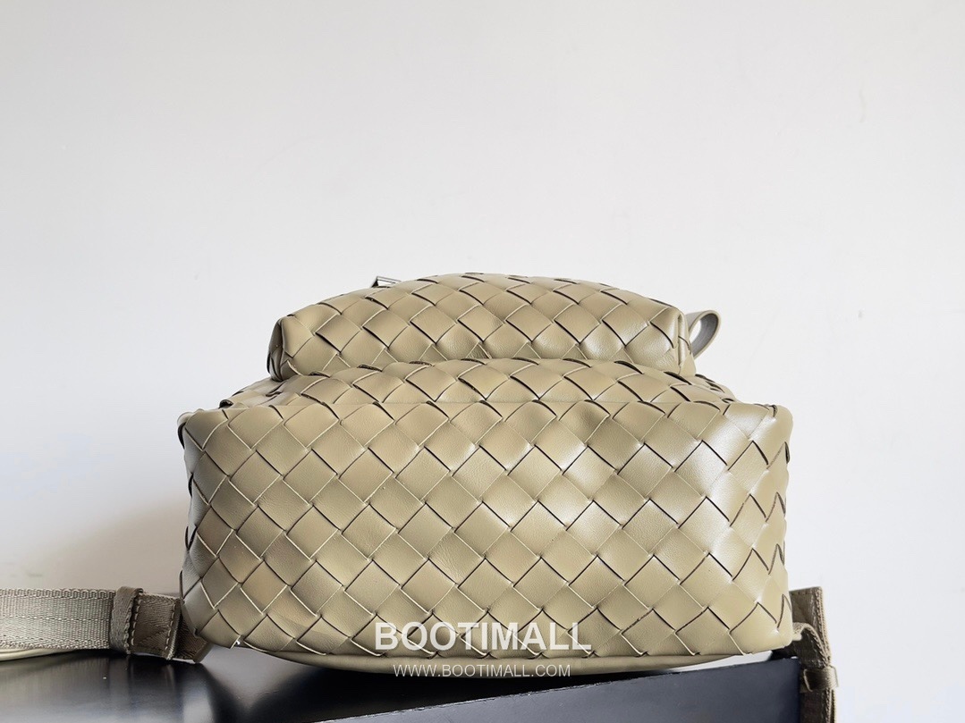 Bottega Veneta Calfskin Leather Black Wide Strap Backpack 보테가베네타 카프스킨 레더 블랙 와이드 스트랩 백팩 20192000 46.5cm 4