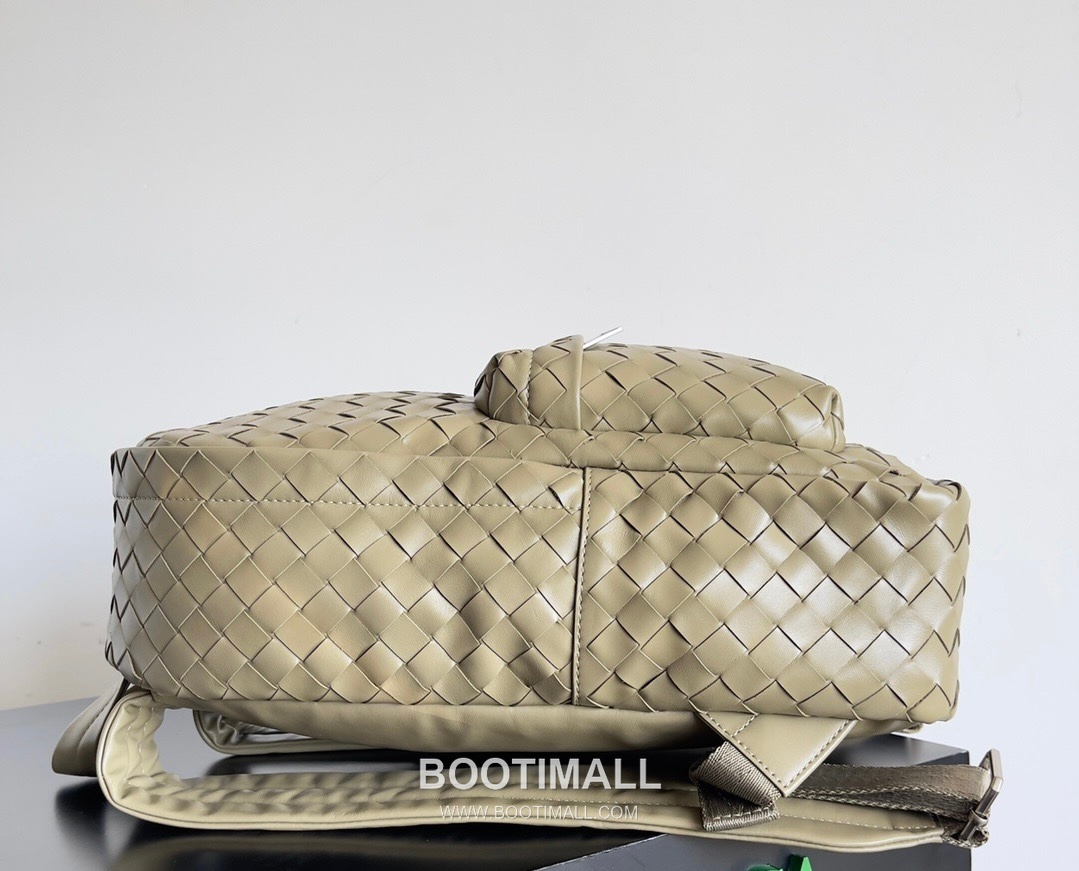 Bottega Veneta Calfskin Leather Black Wide Strap Backpack 보테가베네타 카프스킨 레더 블랙 와이드 스트랩 백팩 20192000 46.5cm 6