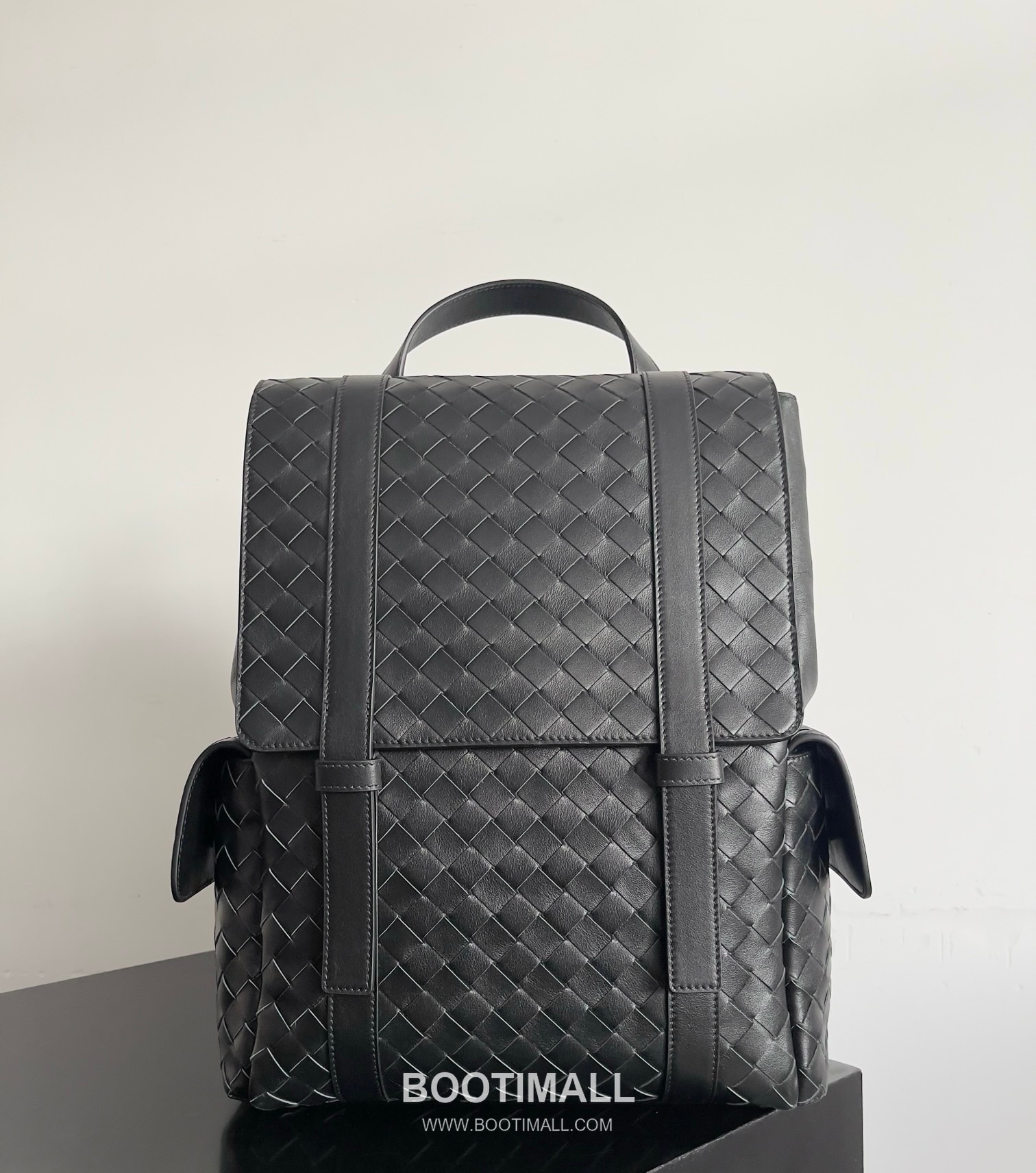 Bottega Veneta Back To School Calfskin Leather Black Flap Pocket Backpack 보테가베네타 백투스쿨 카프스킨 레더 블랙 플랩 포켓 백팩 20192180 39cm 6