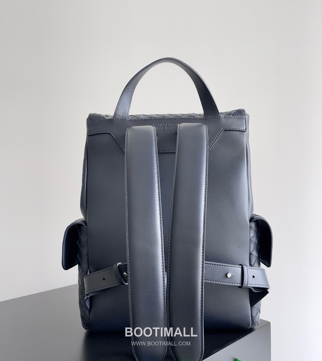 Bottega Veneta Back To School Calfskin Leather Black Flap Pocket Backpack 보테가베네타 백투스쿨 카프스킨 레더 블랙 플랩 포켓 백팩 20192180 39cm 2